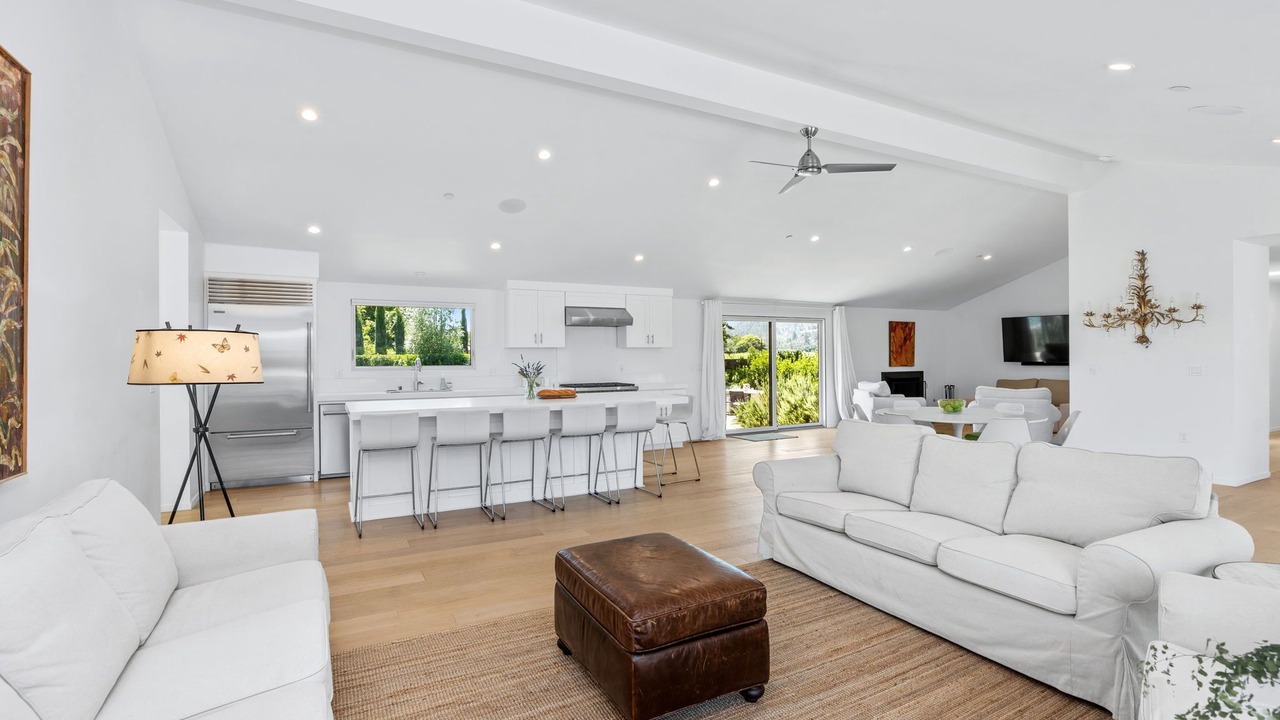 Photo of Livingroom in St. Helena