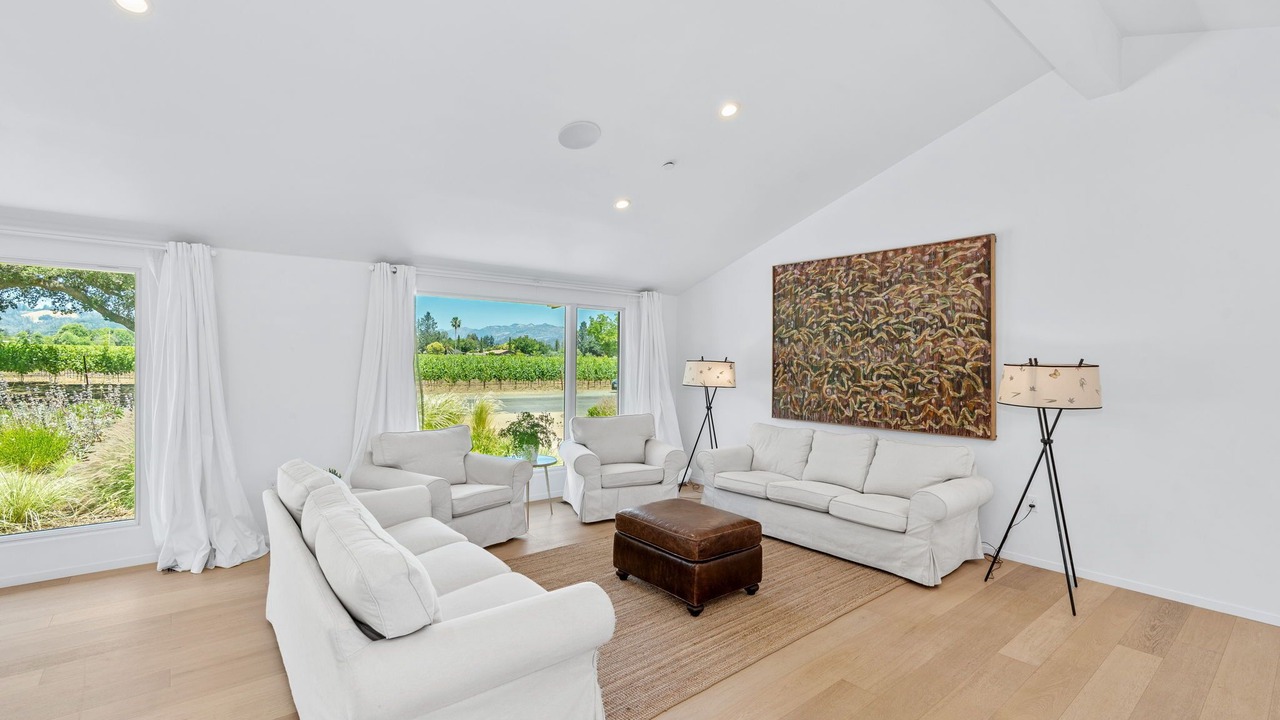 Photo of Livingroom in St. Helena