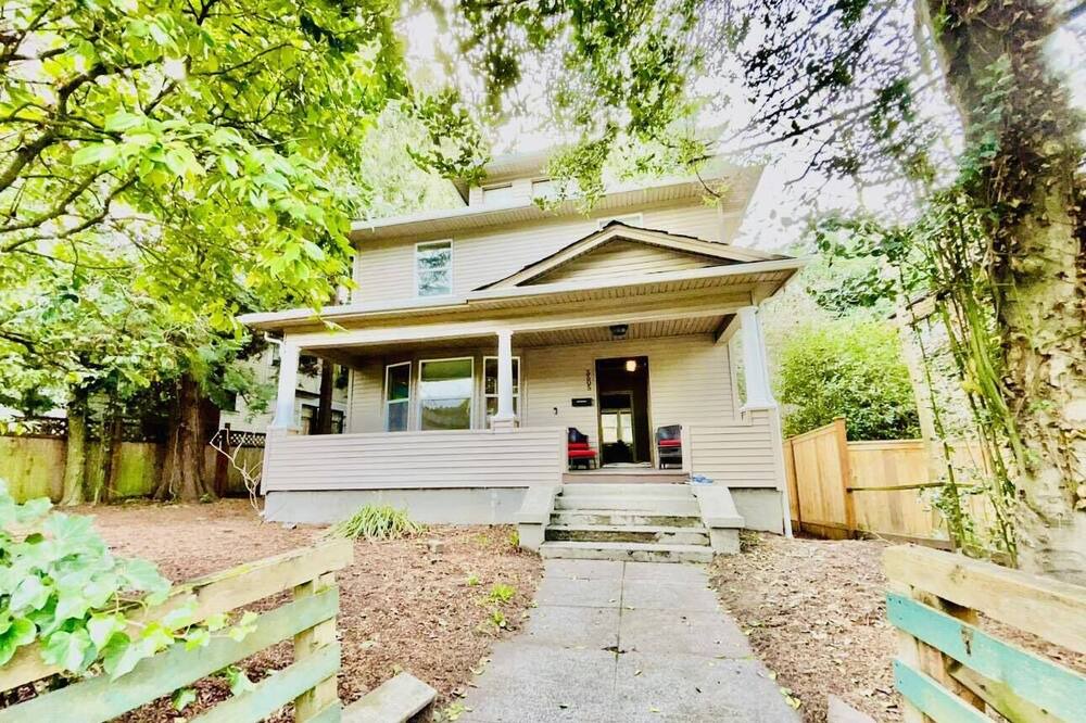 Photo of Others in University District