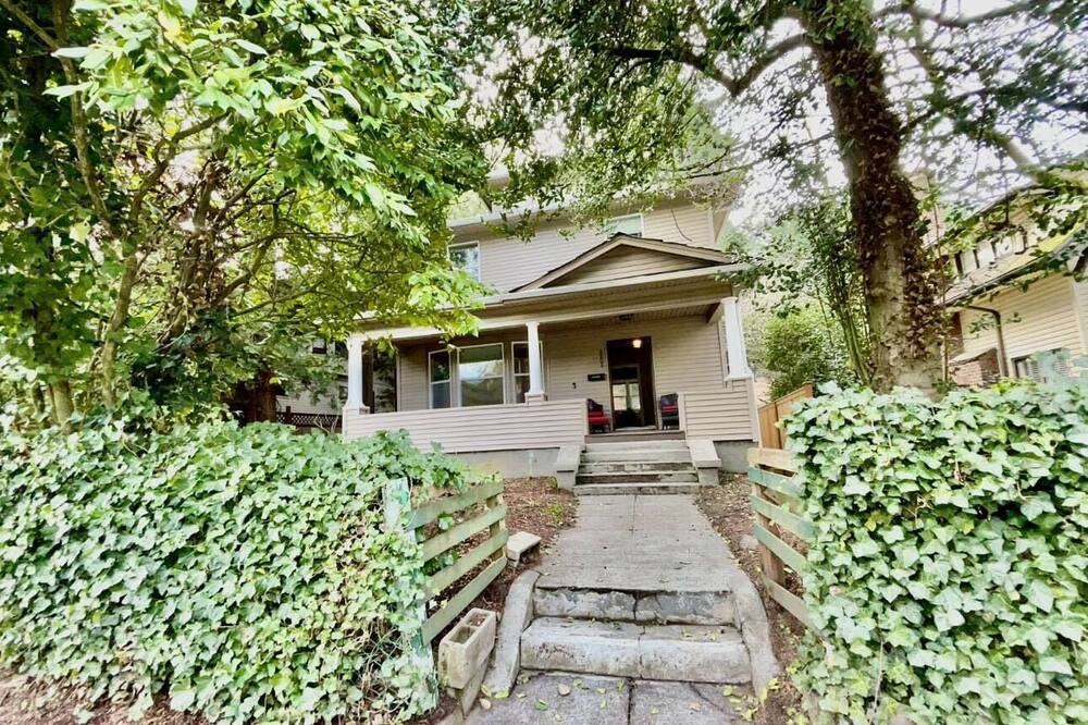 Photo of Others in University District