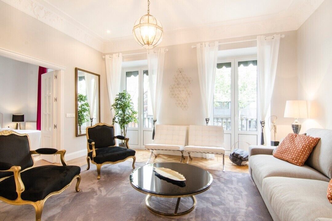 Photo of Livingroom in Golden Triangle of Art