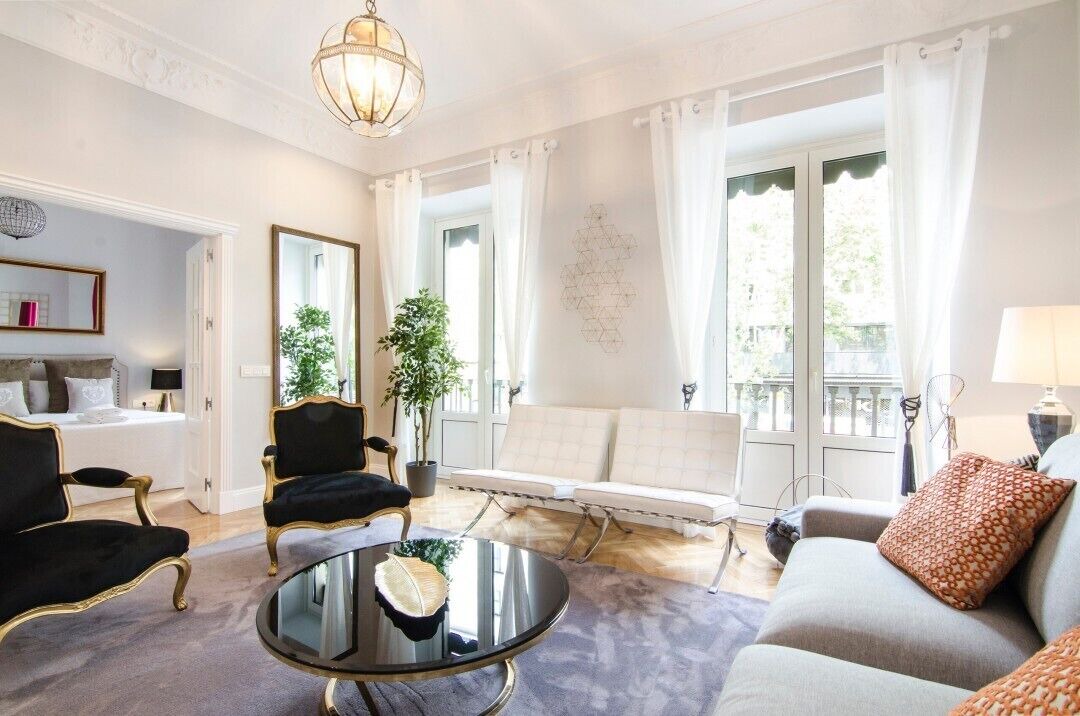 Photo of Livingroom in Golden Triangle of Art