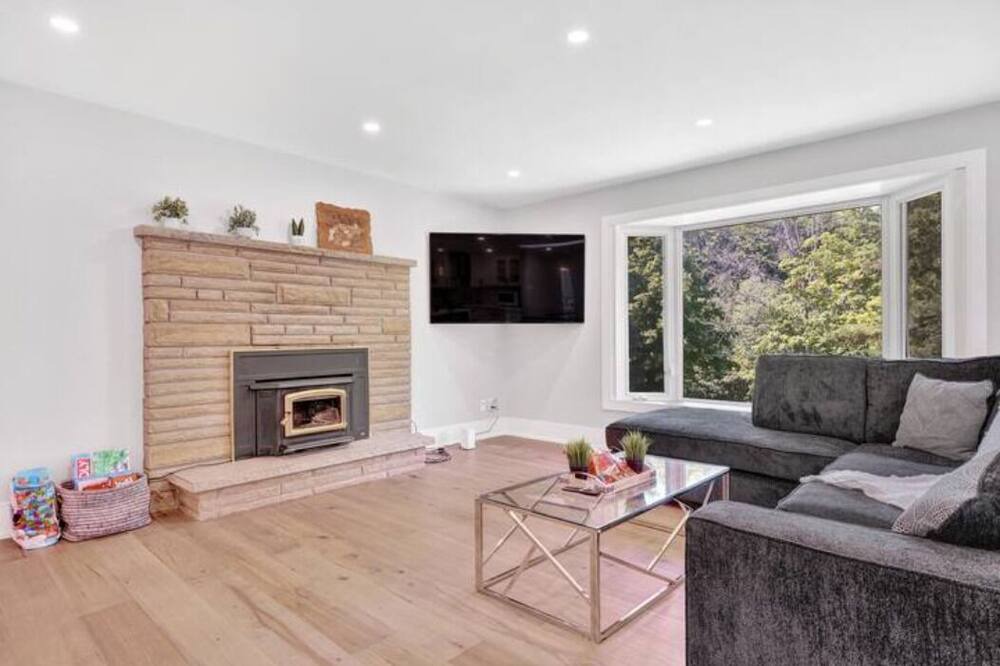 Photo of Livingroom in Caledon