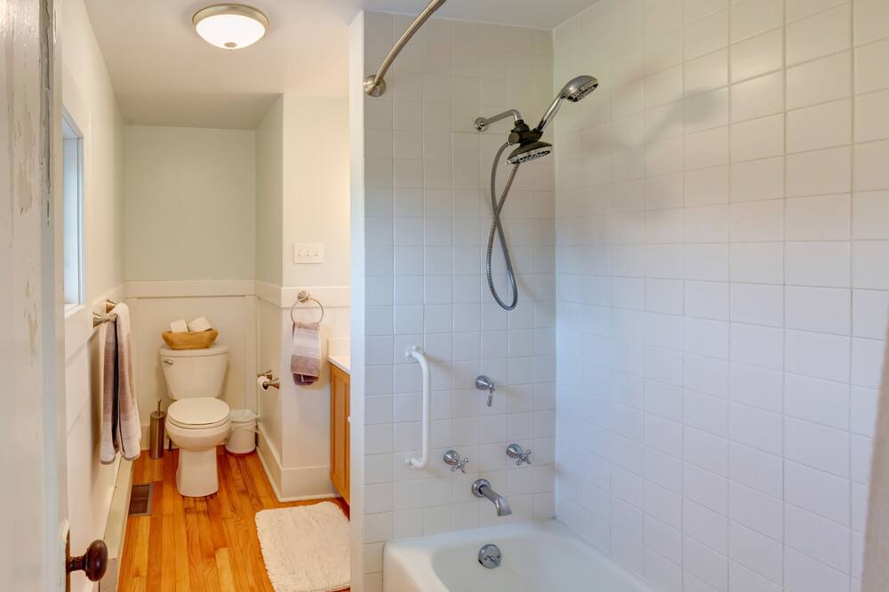 Photo of Bathroom in De Lancey