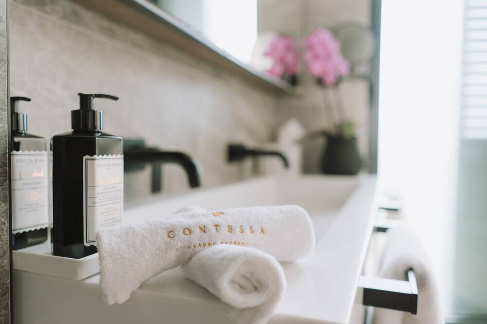 Photo of Bathroom in Cove Murtar