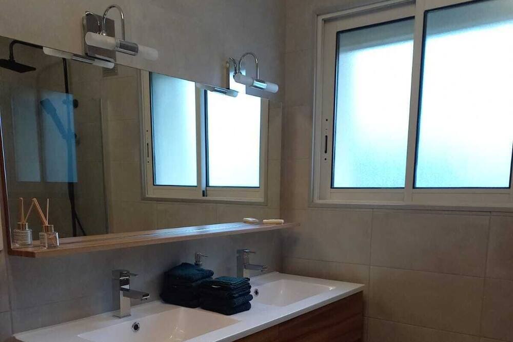 Photo of Bathroom in Le Teil