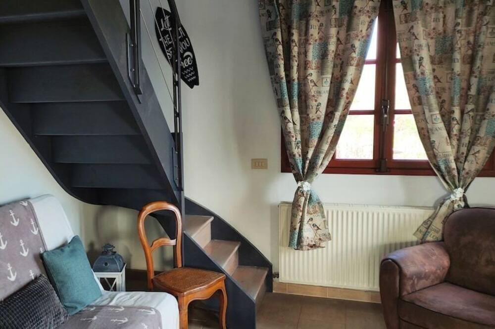 Photo of Livingroom in Saint-Quentin-en-Tourmont