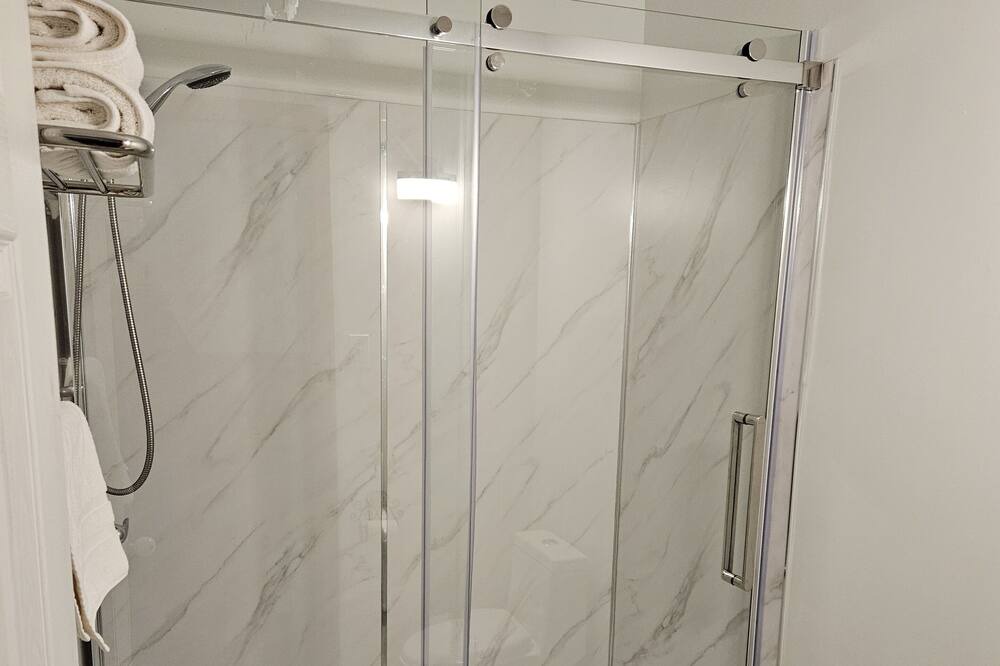 Photo of Bathroom in Saint-Alexandre-de-Kamouraska