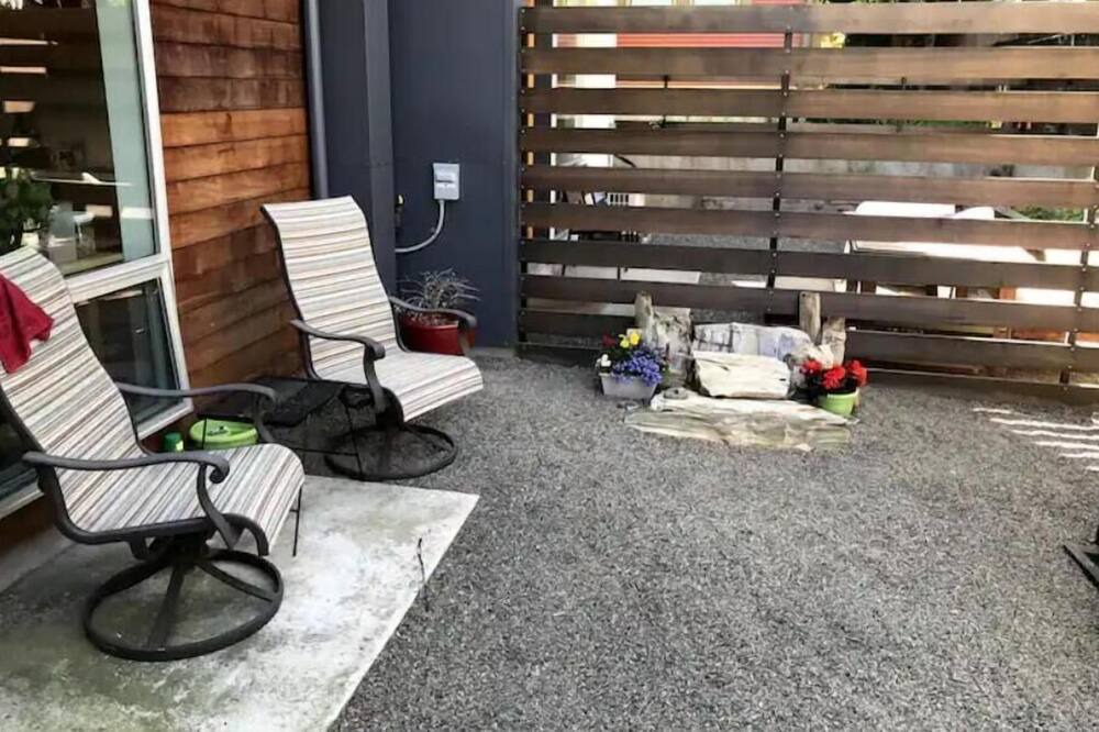 Photo of Outdoor in Buckman Neighborhood