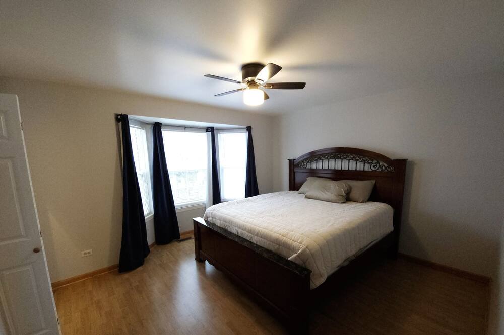Photo of Bedroom in Solon Mills