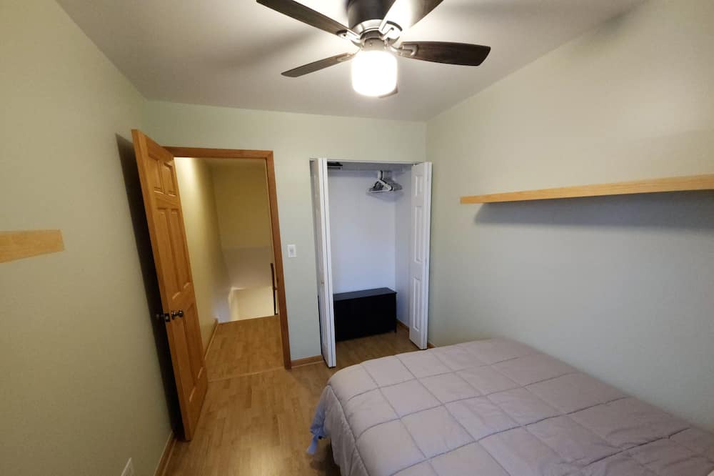 Photo of Bedroom in Solon Mills