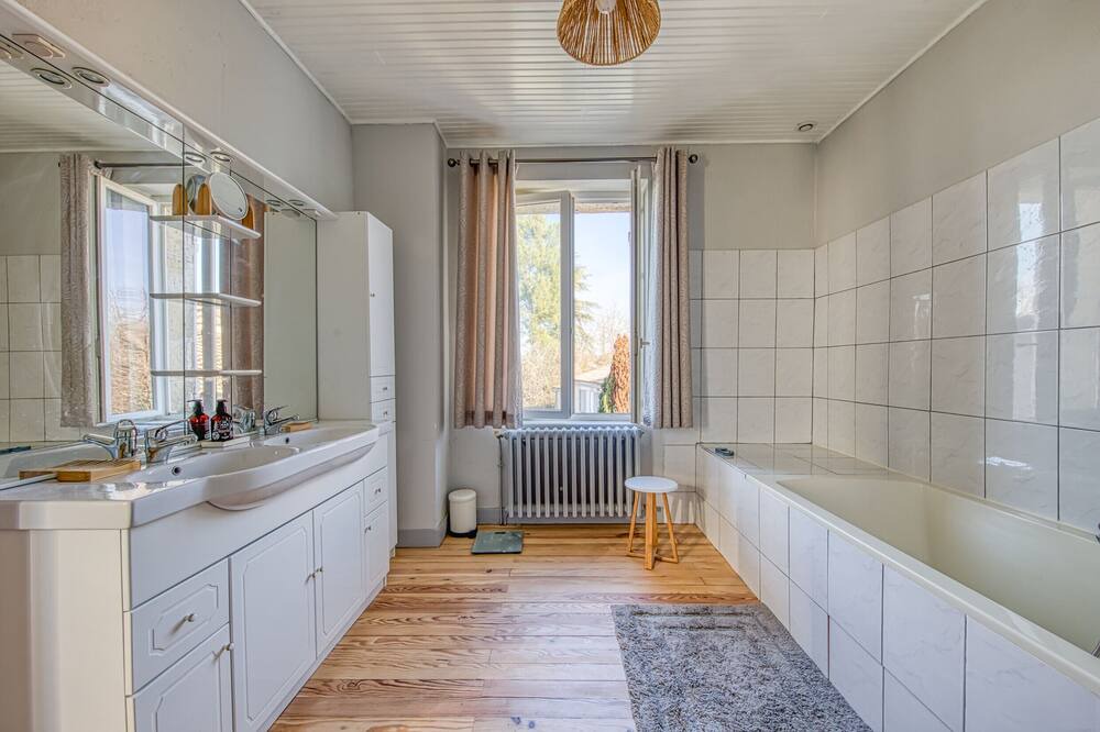 Photo of Bathroom in Rauzan