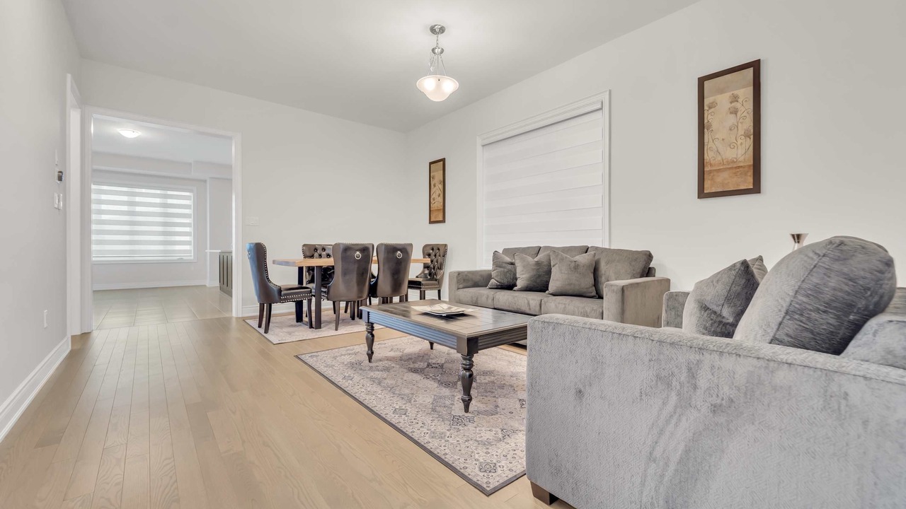 Photo of Livingroom in Oakville