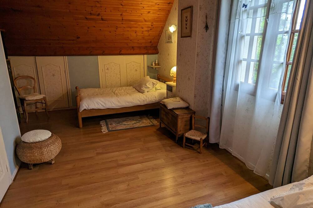 Photo of Bedroom in Vannes-sur-Cosson