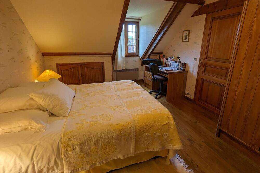 Photo of Bedroom in Vannes-sur-Cosson
