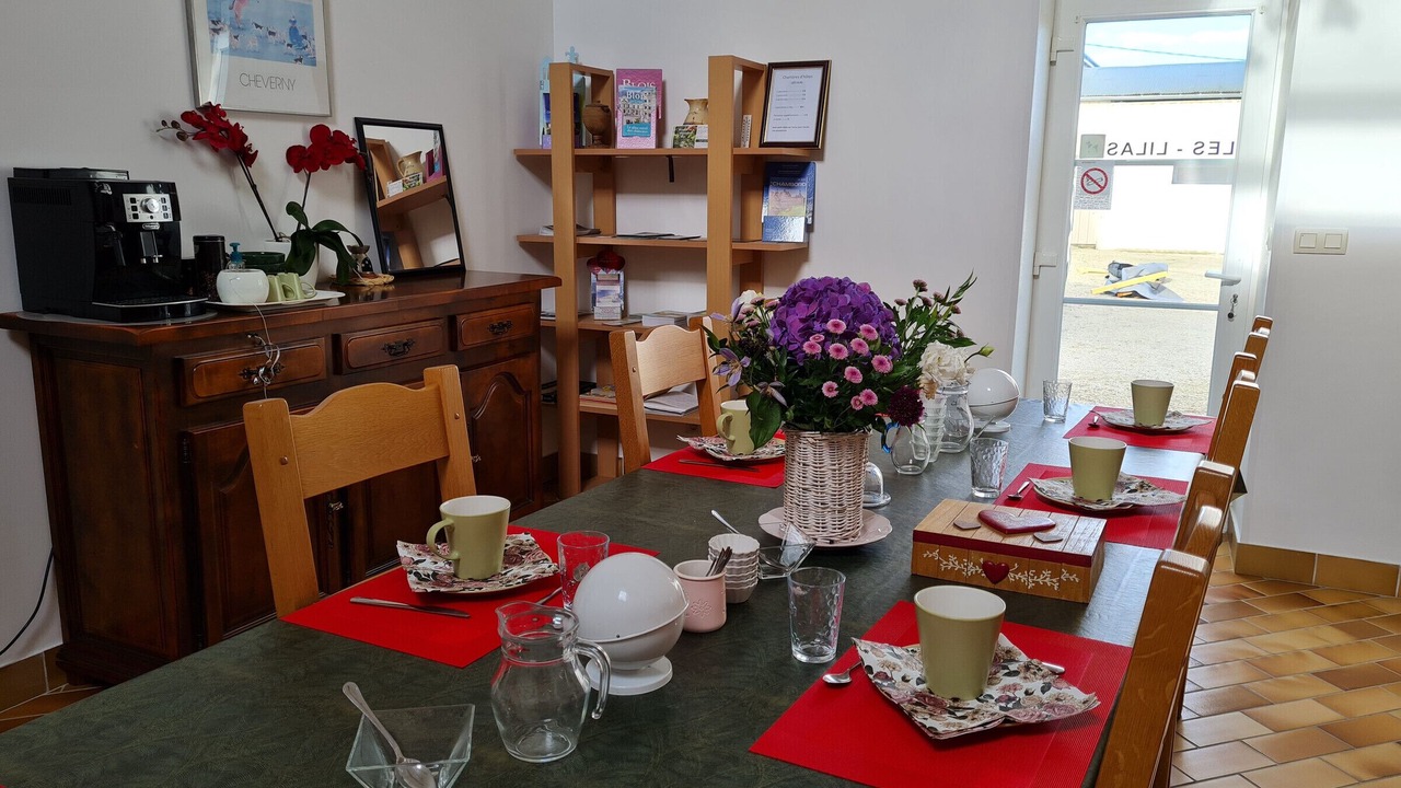 Photo of Others in Cravant