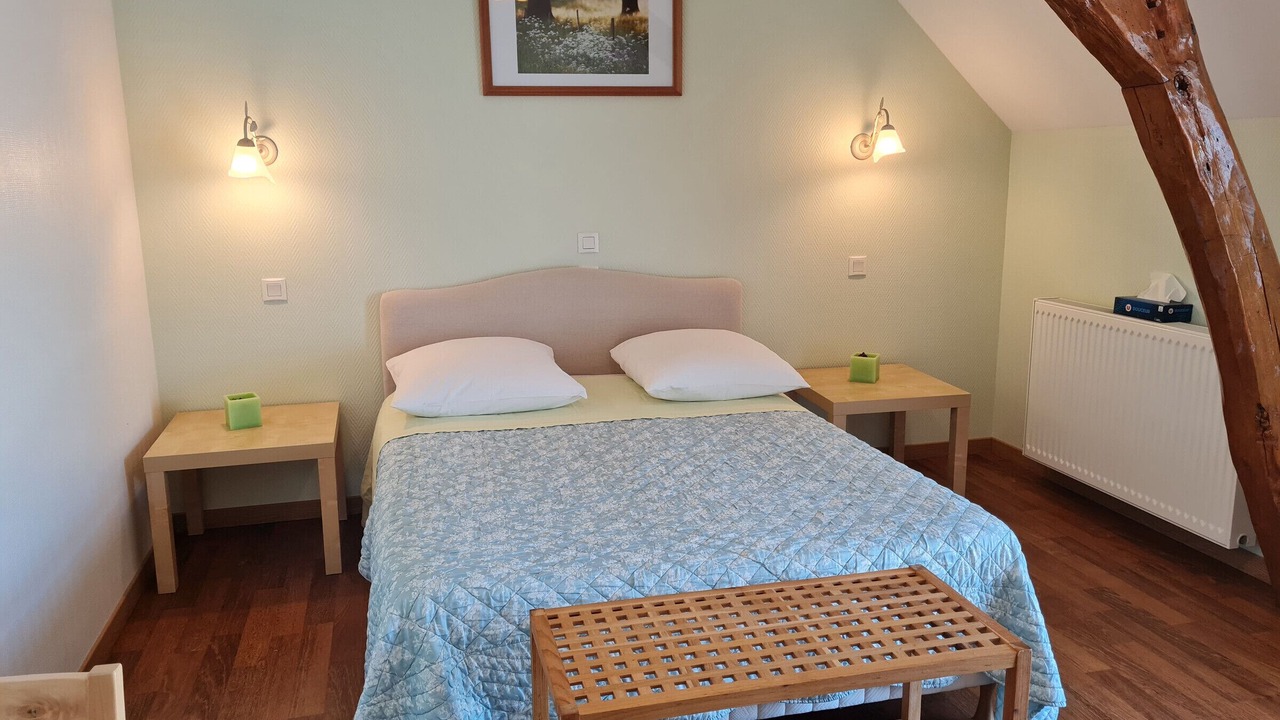 Photo of Others in Cravant