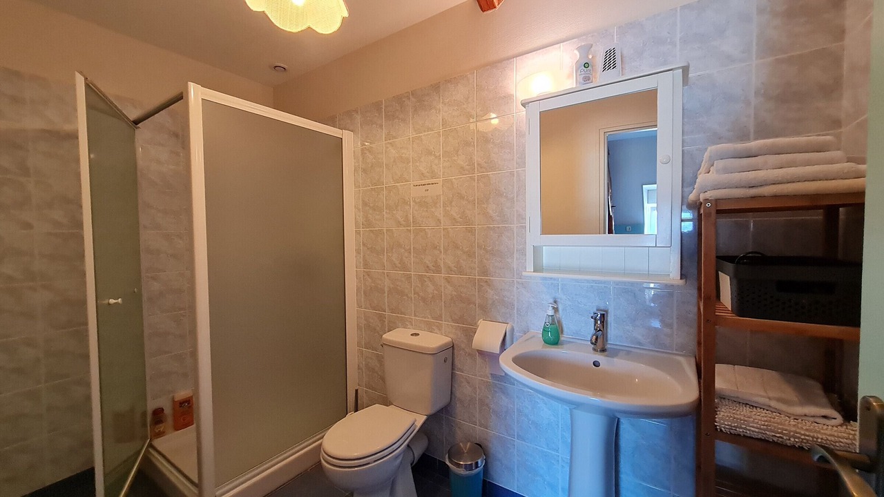 Photo of Others in Cravant