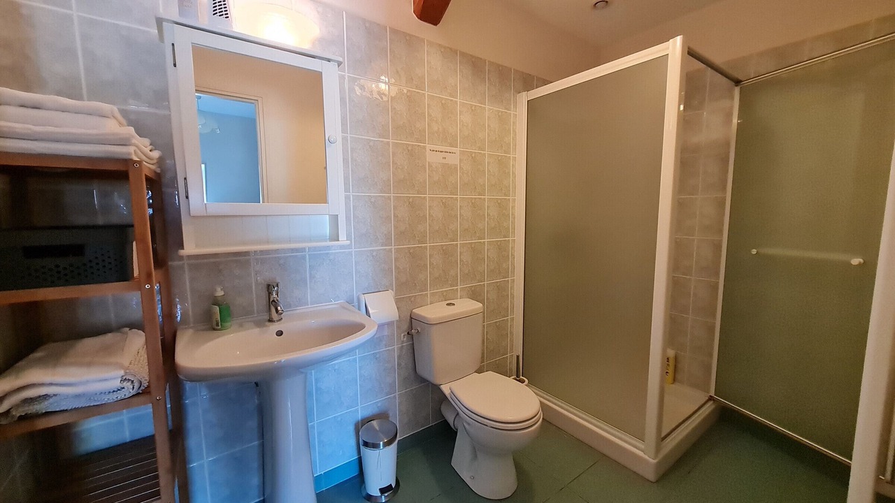 Photo of Others in Cravant