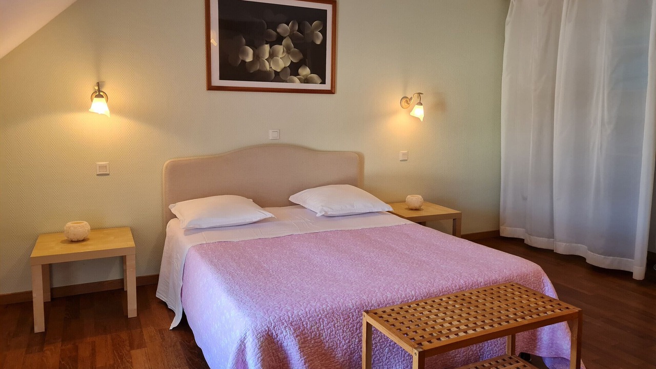 Photo of Others in Cravant