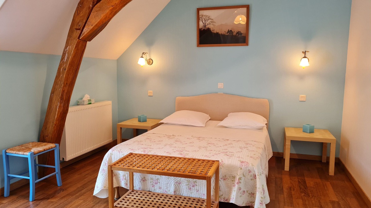 Photo of Others in Cravant