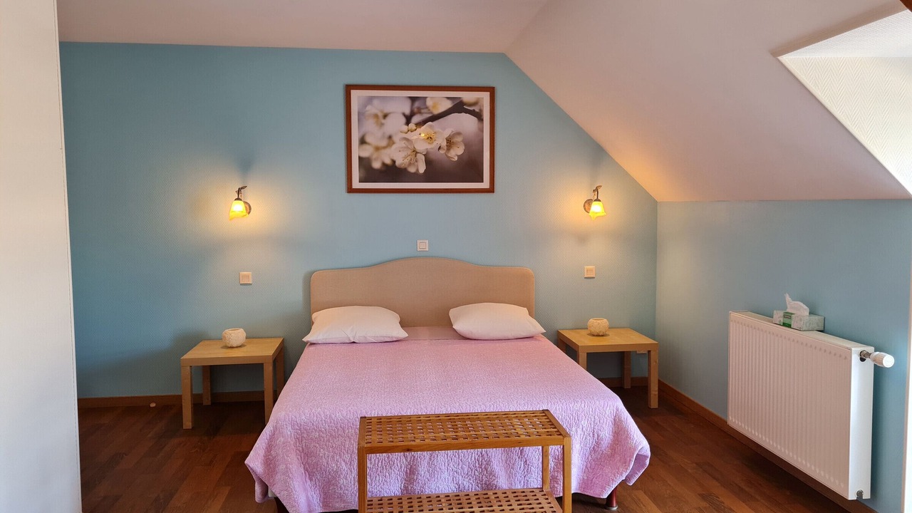 Photo of Others in Cravant