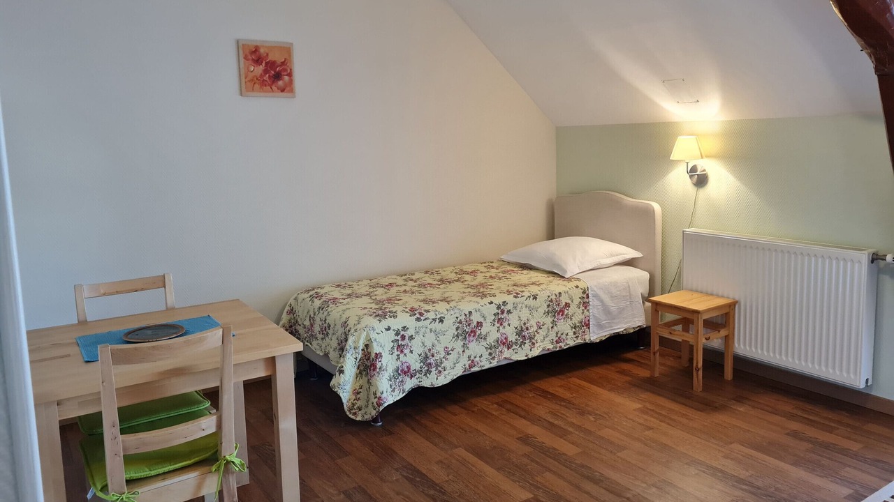 Photo of Others in Cravant