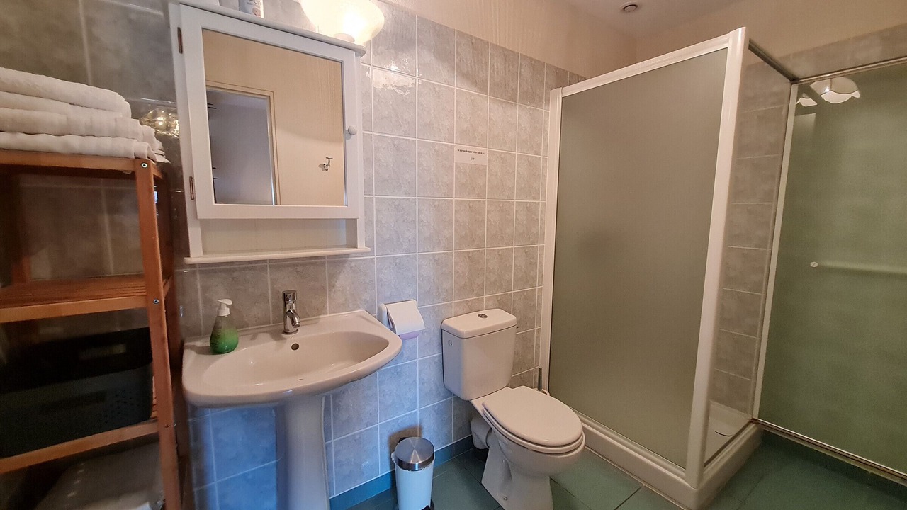 Photo of Others in Cravant