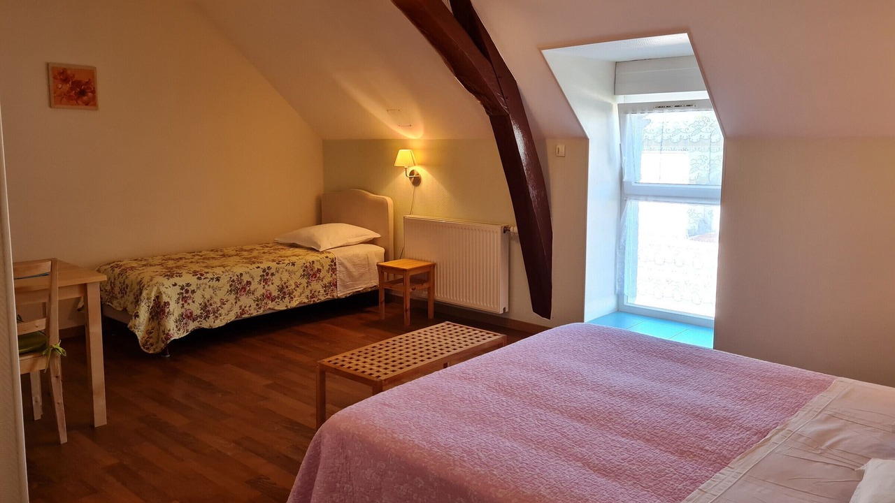 Photo of Others in Cravant