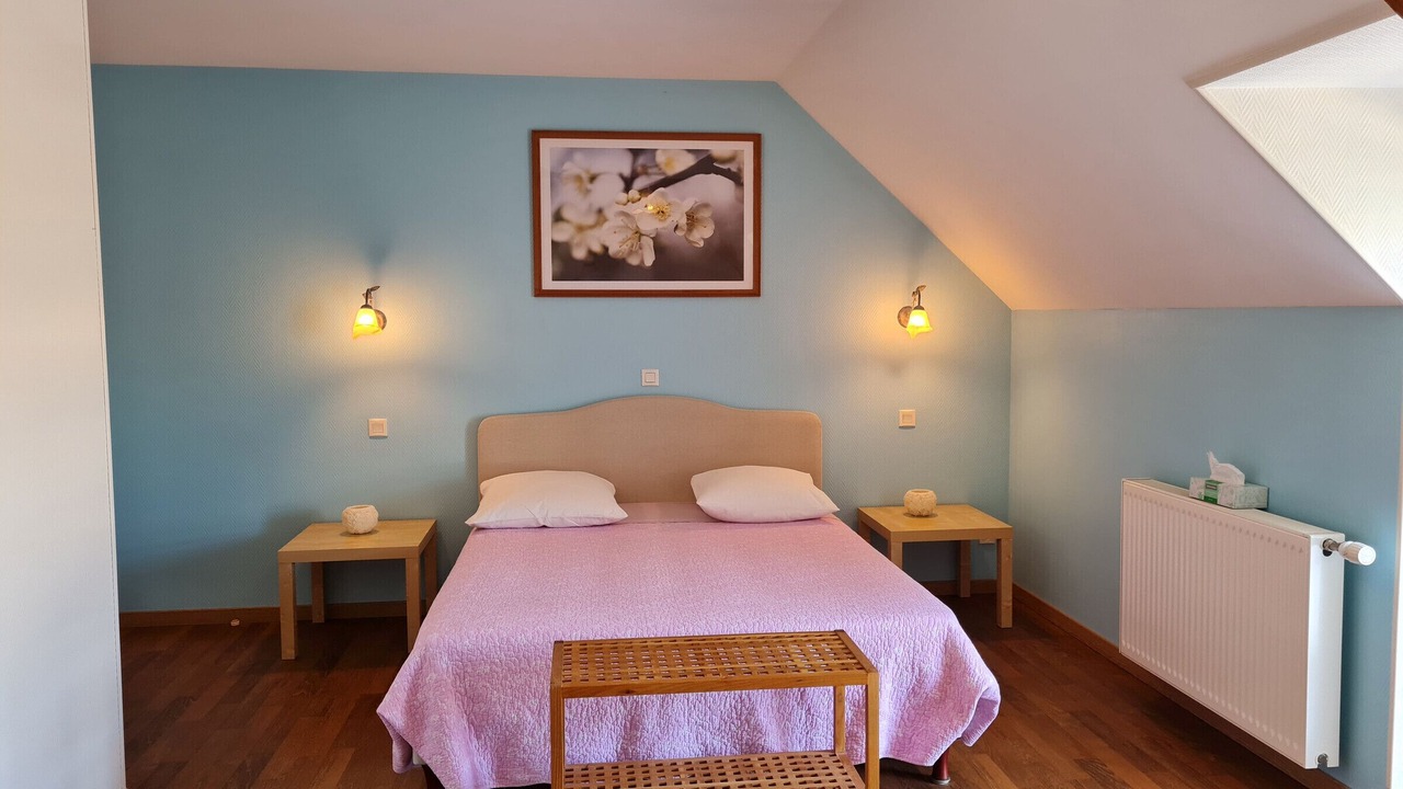 Photo of Others in Cravant