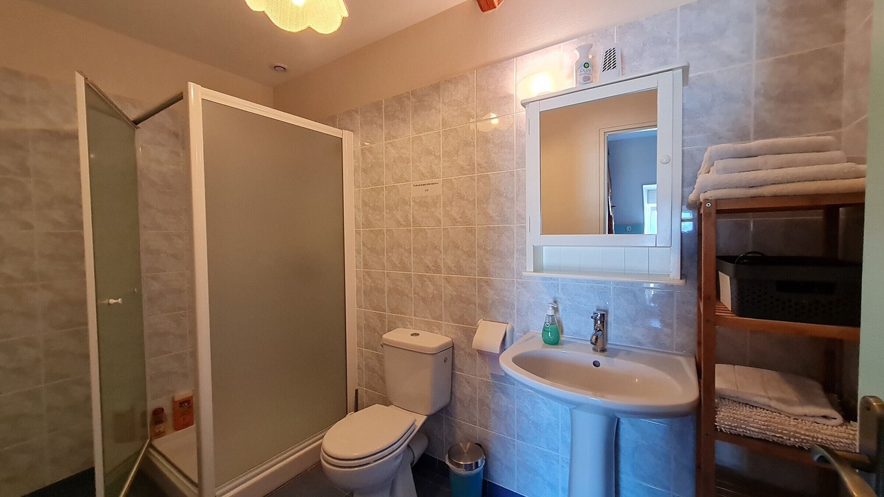 Photo of Others in Cravant