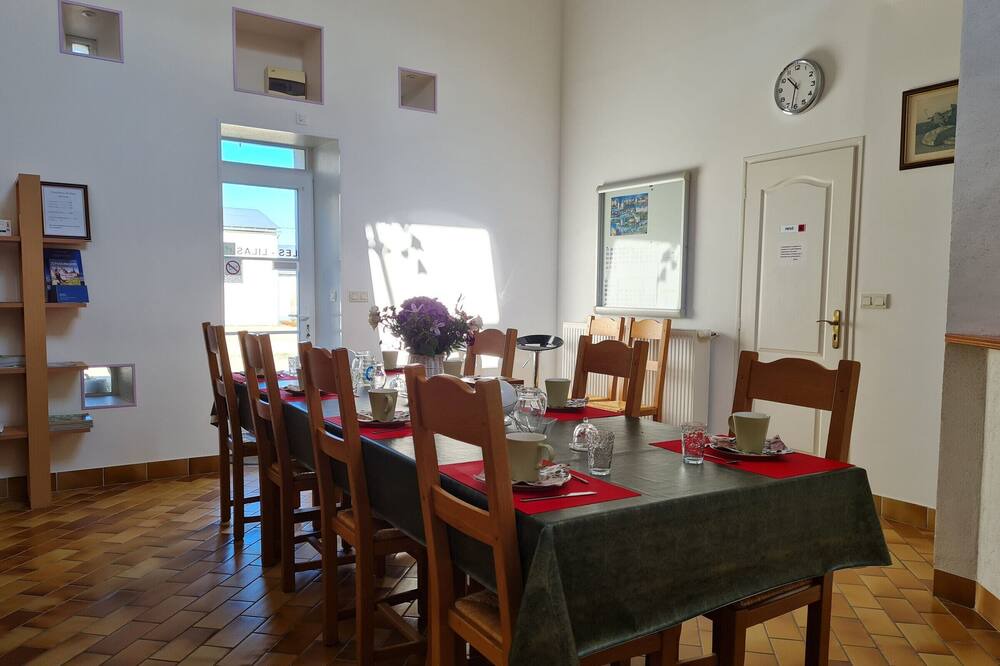 Photo of Others in Cravant