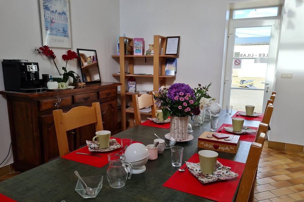 Photo of Others in Cravant