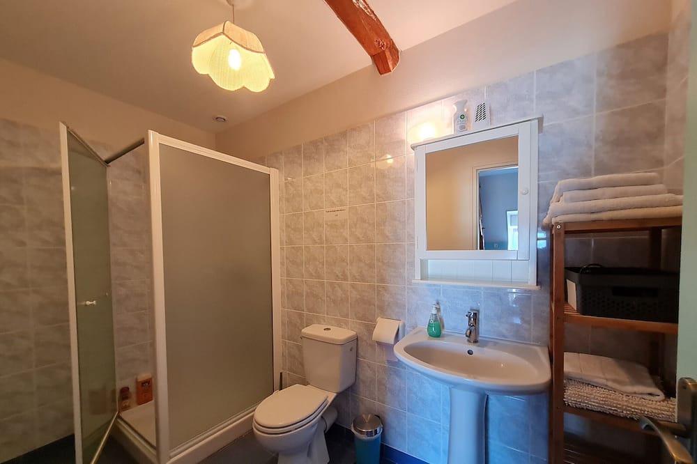 Photo of Bathroom in Cravant