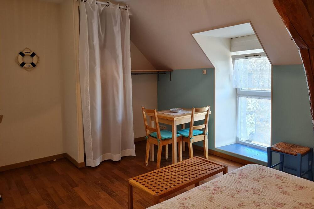 Photo of Others in Cravant