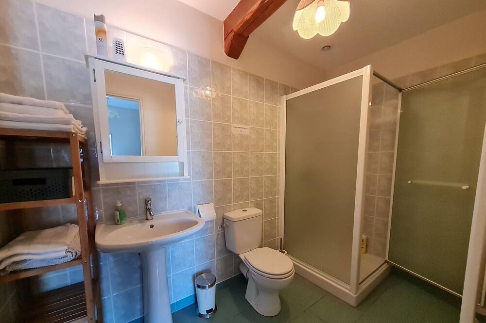 Photo of Bathroom in Cravant