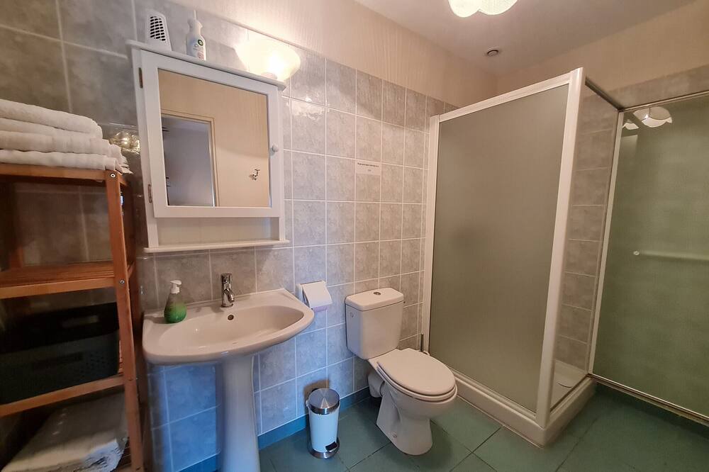 Photo of Bathroom in Cravant