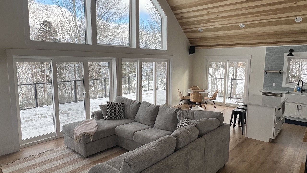 Photo of Livingroom in Montague
