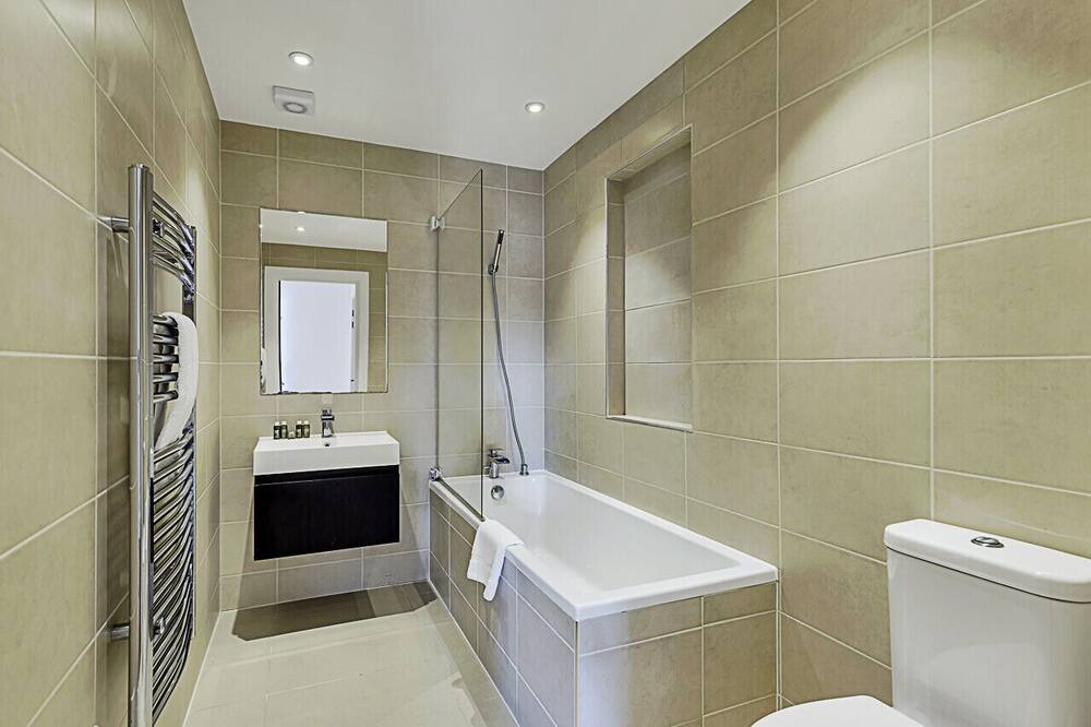 Photo of Bathroom in Turnham Green