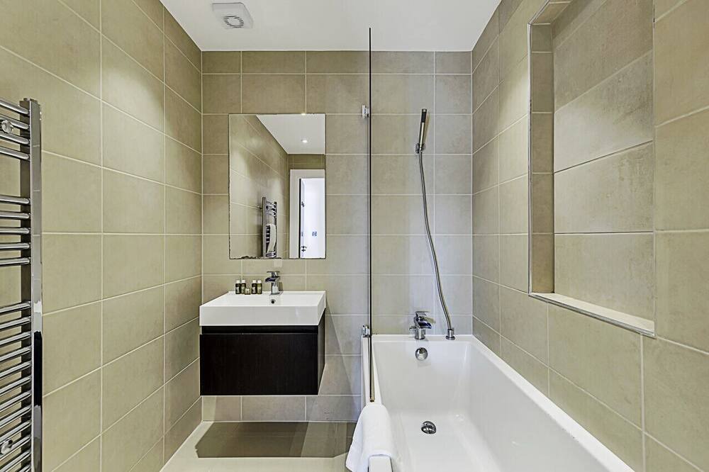 Photo of Bathroom in Turnham Green