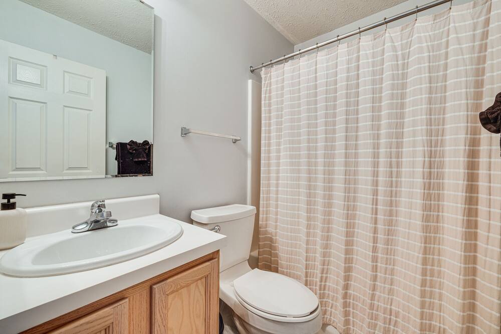 Photo of Bathroom in Cats Paw