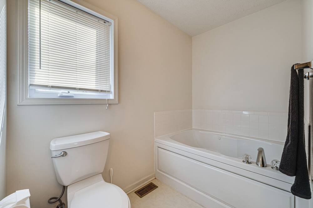 Photo of Bathroom in Cats Paw