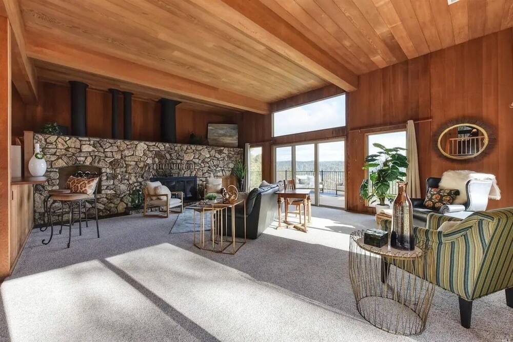 Photo of Livingroom in Nevada City