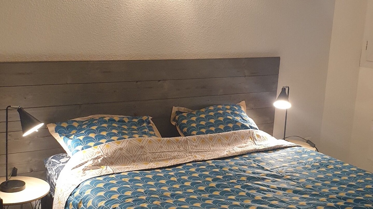 Photo of Others in Valence