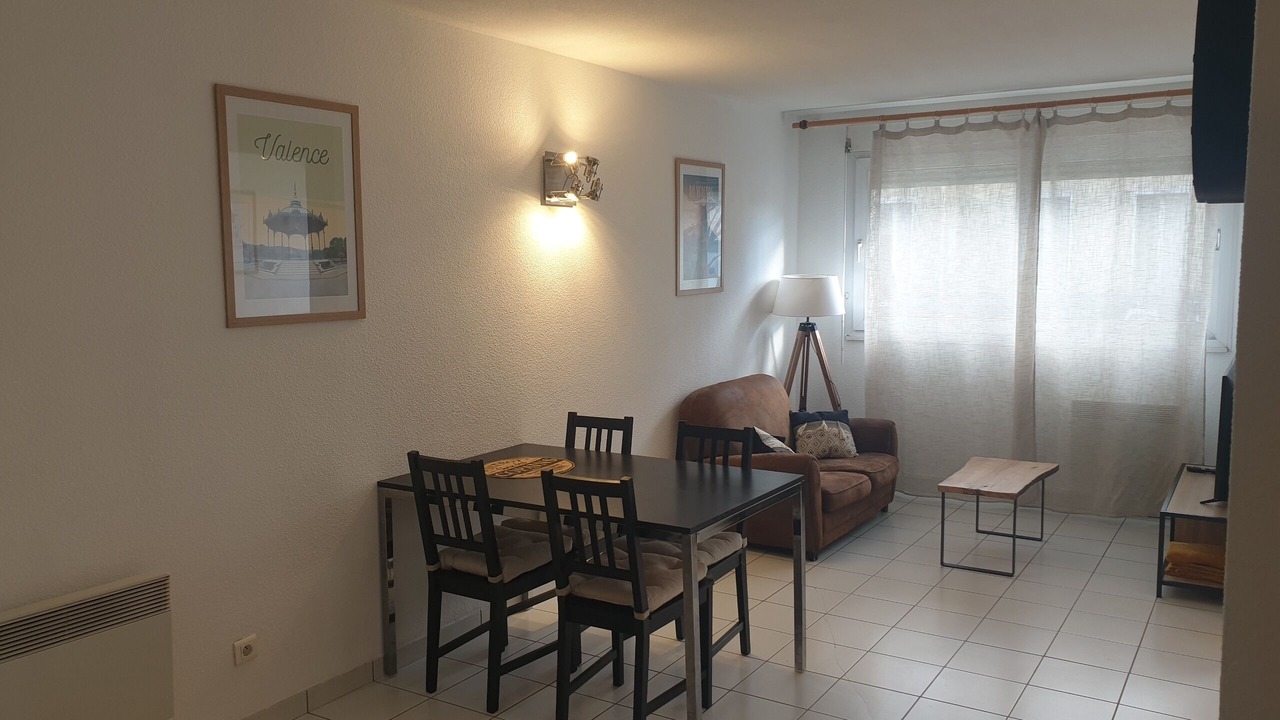 Photo of Others in Valence