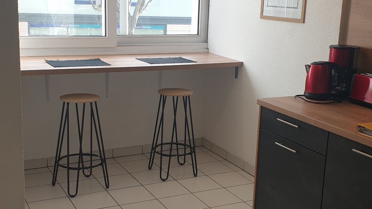 Photo of Others in Valence