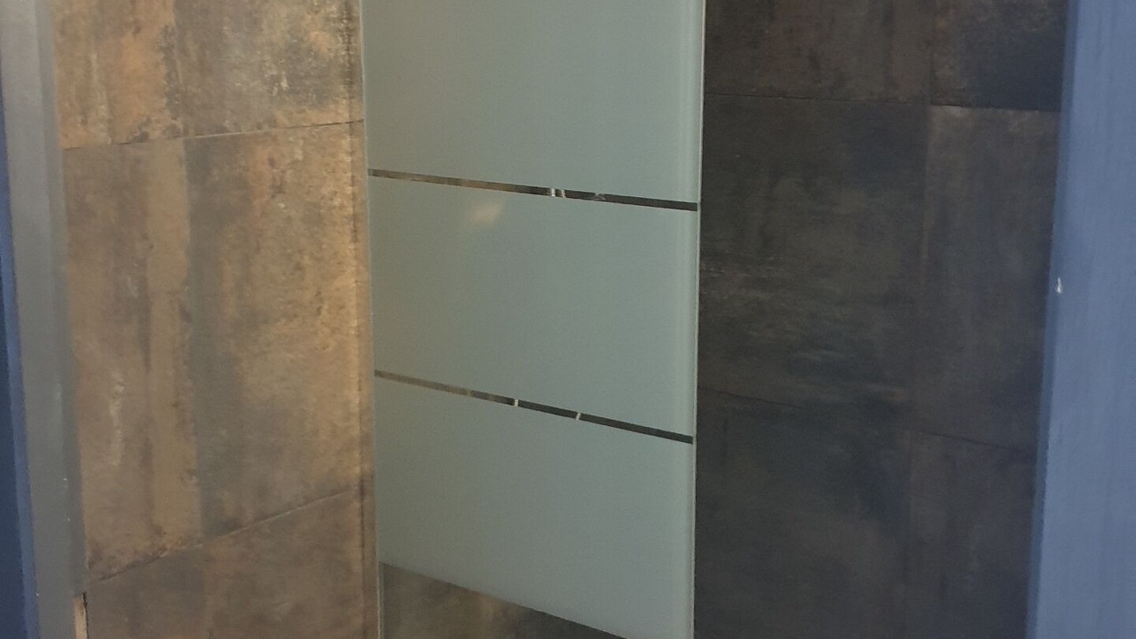 Photo of Others in Valence