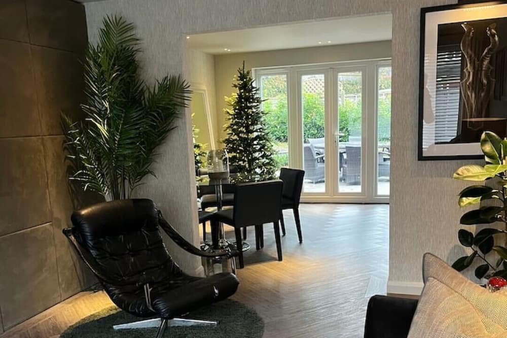 Photo of Others in Bagshot