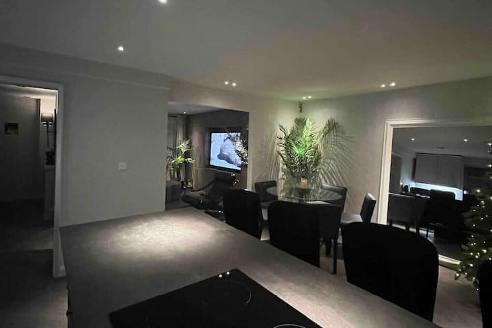 Photo of Others in Bagshot