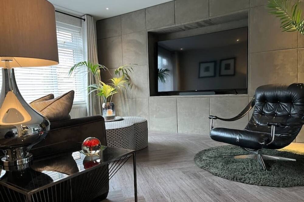 Photo of Others in Bagshot